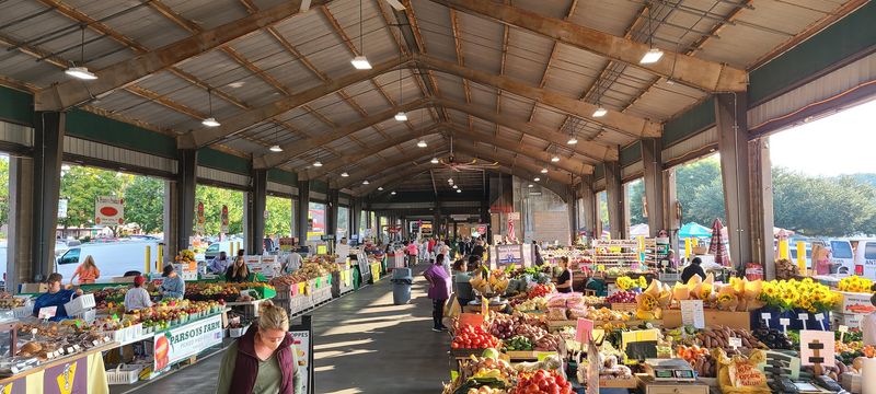 A Sprawling Market Right in the Heart of Raleigh A Sprawling Market Right in the Heart of Raleigh