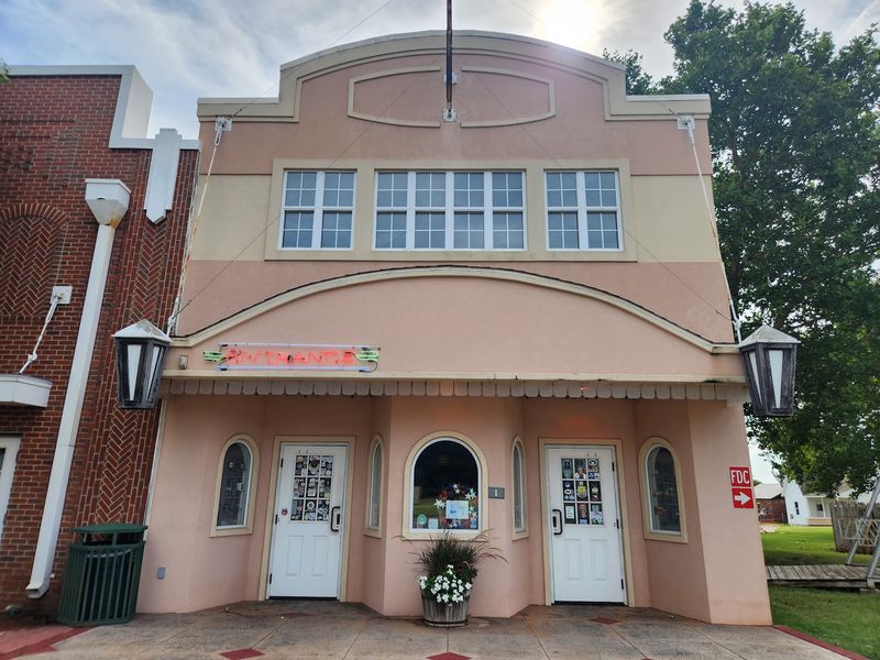 A Tiny Soda Shop for a Sweet Break A Tiny Soda Shop for a Sweet Break
