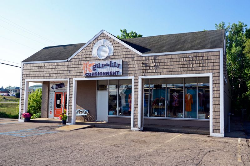 A Two-Level Fashion Hunt On Division Street