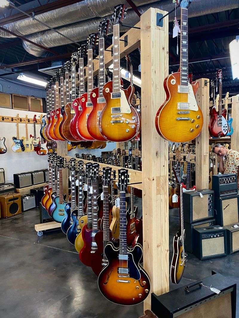 A Vintage Guitar Haven on Harvard Avenue A Vintage Guitar Haven on Harvard Avenue