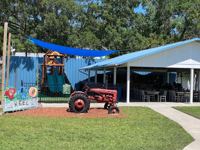 A Working Family Farm off Thonotosassa Road
