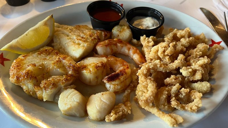 A menu built around straightforward seafood A menu built around straightforward seafood