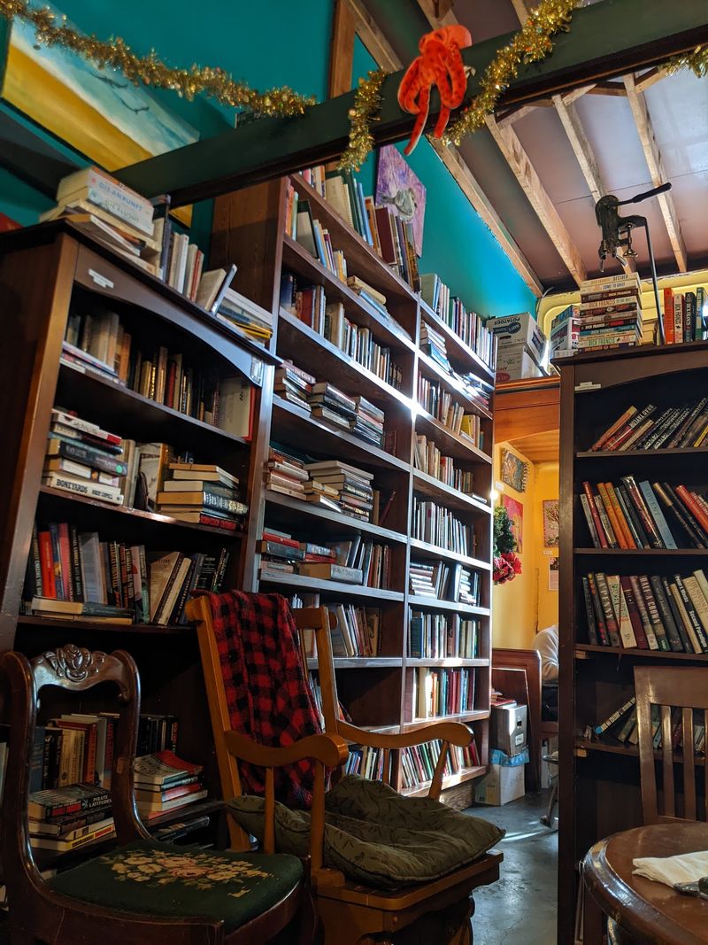 Alcoves, Nooks, and a Secret Passage Alcoves, Nooks, and a Secret Passage