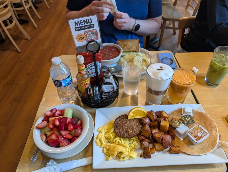All-Day Breakfast That Never Stops All-Day Breakfast That Never Stops