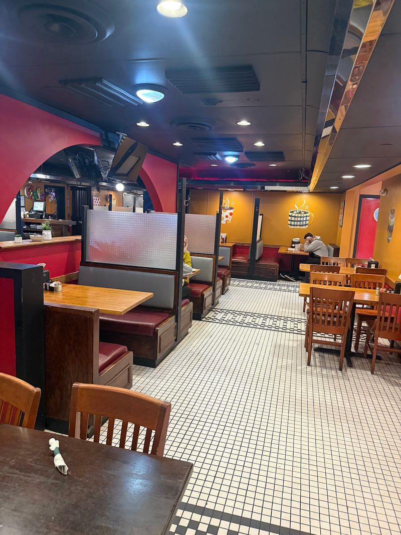 An Atmosphere Built for Families and Solo Diners Alike An Atmosphere Built for Families and Solo Diners Alike