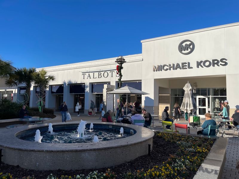 An Outlet Chain With a Reputation to Match An Outlet Chain With a Reputation to Match