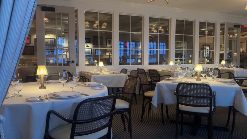 An Upscale Yet Easygoing Mood