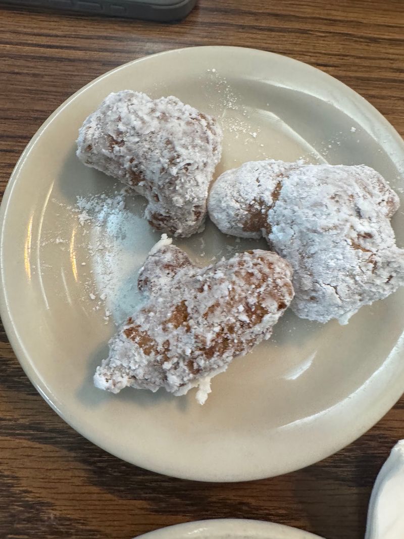 Apple Fritters That Arrive Before You Even Order Apple Fritters That Arrive Before You Even Order