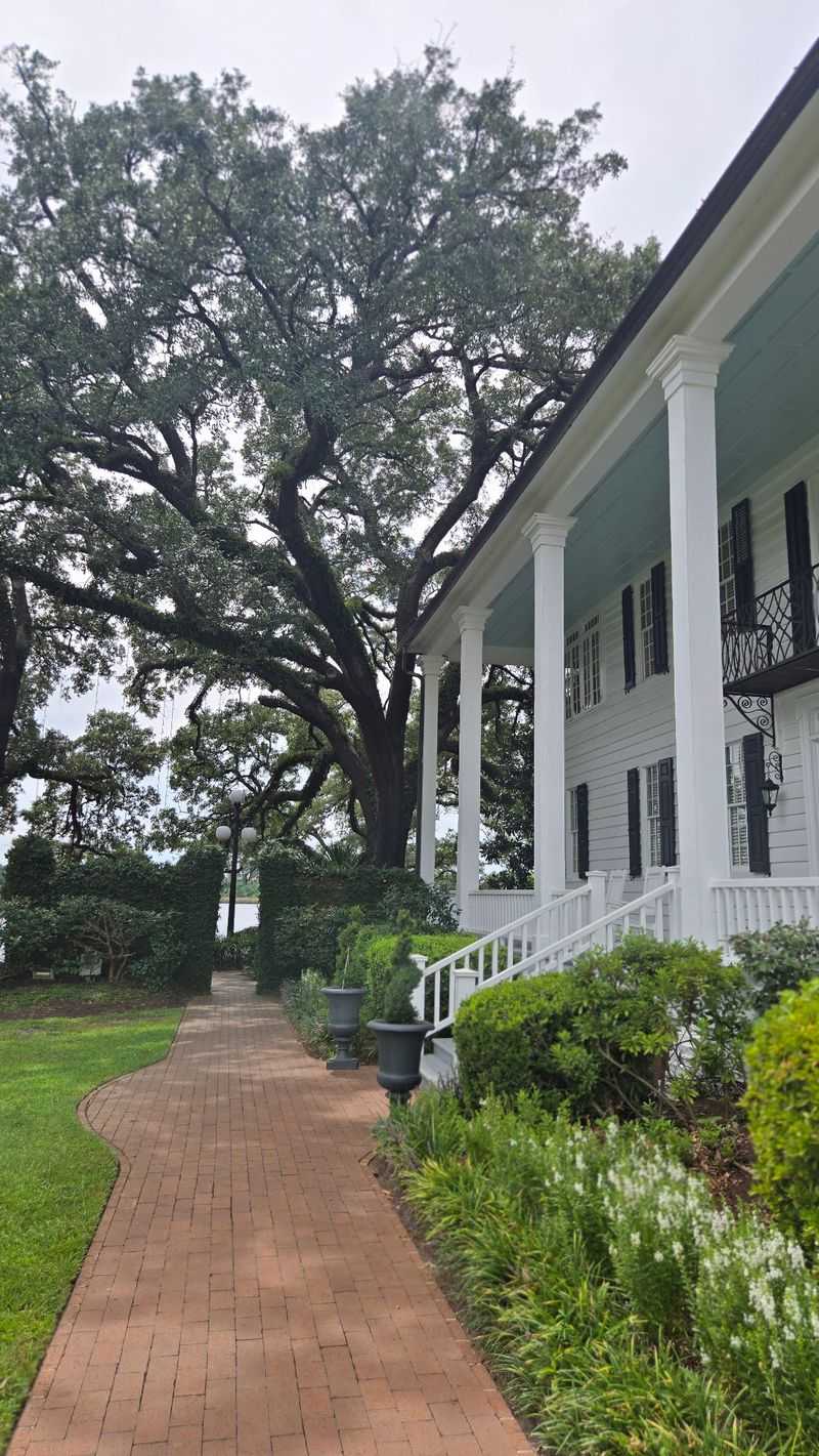 Beautiful Historic Homes Nearby Beautiful Historic Homes Nearby