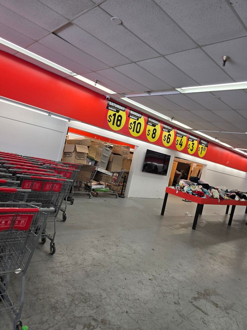 Big Carts, Easy Parking, and a Comfortable Layout Big Carts, Easy Parking, and a Comfortable Layout