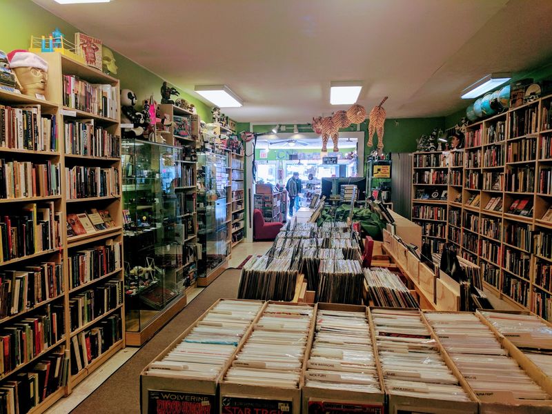 Bobzbay Books, Bloomington, IL Bobzbay Books, Bloomington, IL
