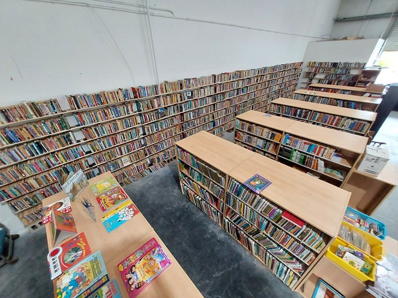 Books in Many Languages and Formats Books in Many Languages and Formats
