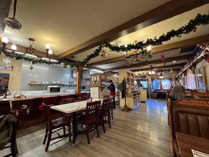 Booths, Counter Stools, and Patio Seats Booths, Counter Stools, and Patio Seats
