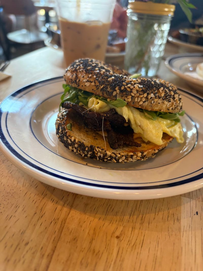Breakfast Plates That Steal the Spotlight Breakfast Plates That Steal the Spotlight