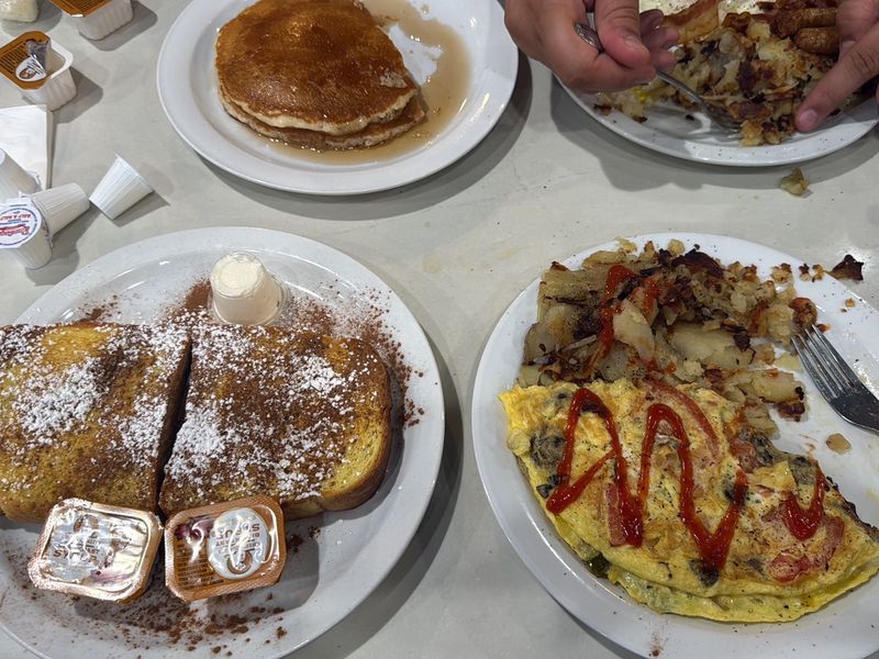 Breakfast at Any Hour: Why the Morning Menu Never Really Closes Breakfast at Any Hour: Why the Morning Menu Never Really Closes