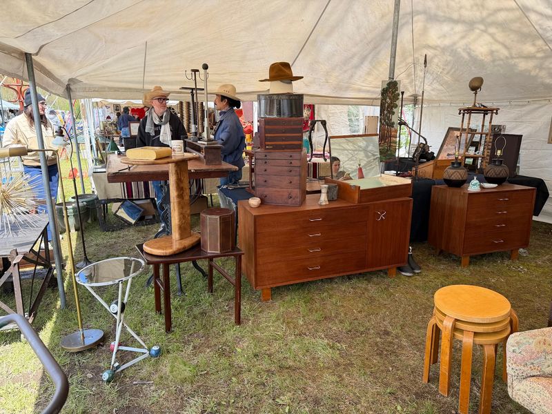 Brimfield Antique Flea Market, Brimfield, Massachusetts Brimfield Antique Flea Market, Brimfield, Massachusetts