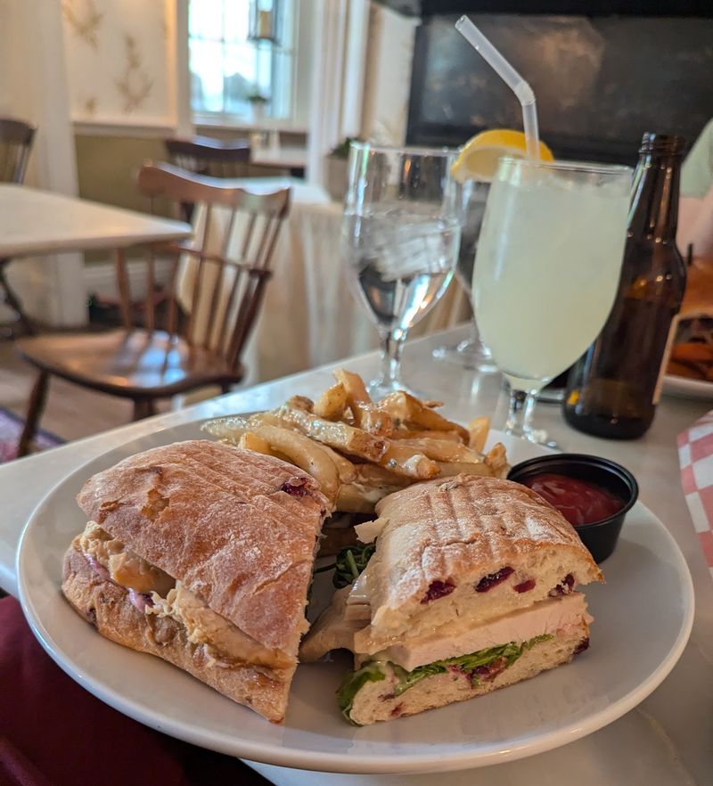 Brunch, Lunch, and Room Service Brunch, Lunch, and Room Service