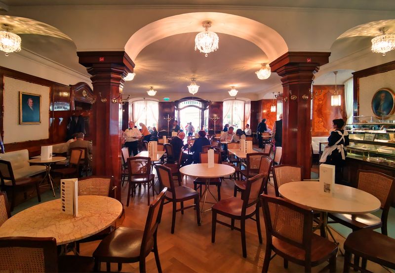 Café Tomaselli, Salzburg, Austria
