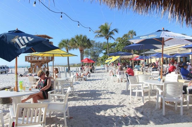 Casual Cafes and Waterfront Bites Casual Cafes and Waterfront Bites