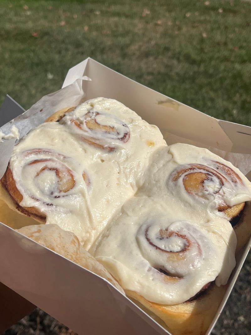 Cinnamon Rolls That Demand Attention Cinnamon Rolls That Demand Attention