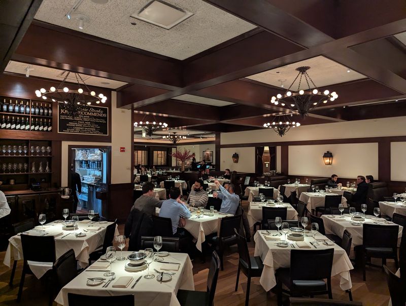 Classic Steakhouse Atmosphere That Works Classic Steakhouse Atmosphere That Works