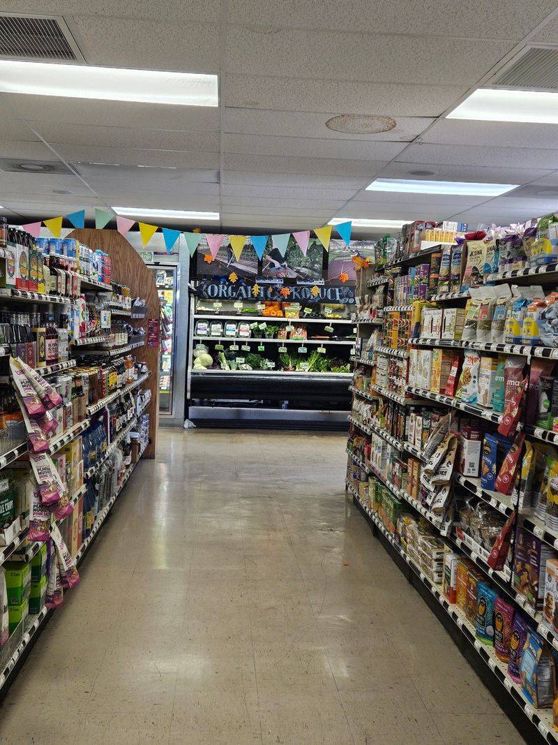 Clean Aisles and Easy Navigation Clean Aisles and Easy Navigation
