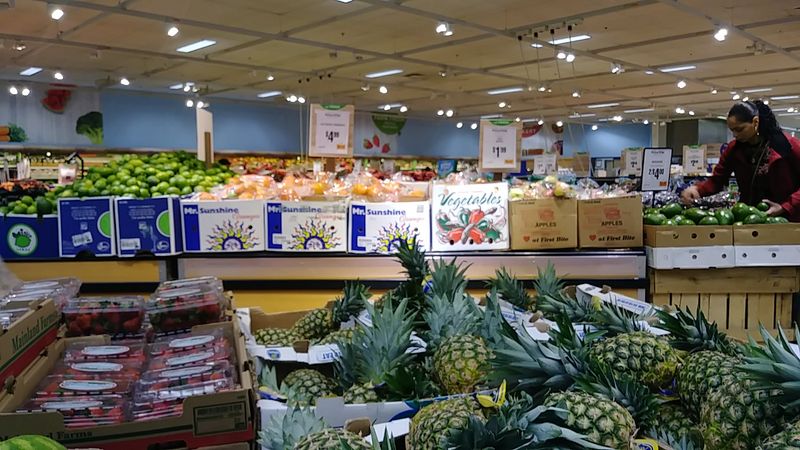 Clean Aisles and a Helpful Crew Clean Aisles and a Helpful Crew