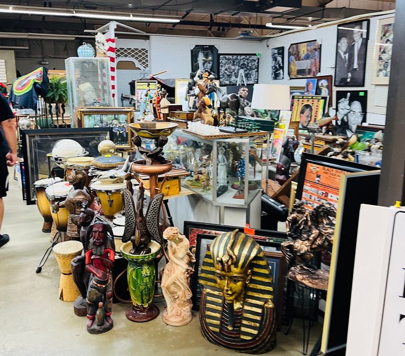 Collingwood Auction & Flea Market, Farmingdale, NJ Collingwood Auction & Flea Market, Farmingdale, NJ