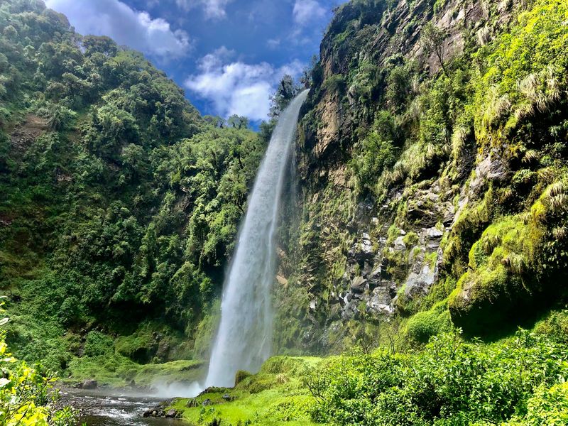 Cóndor Machay Waterfall, Ecuador Cóndor Machay Waterfall, Ecuador