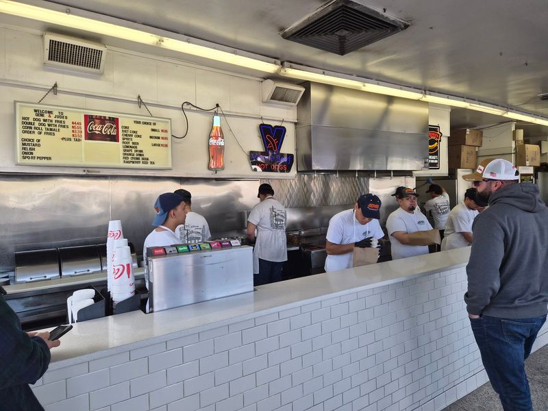 Counter Service With No Frills Attached Counter Service With No Frills Attached