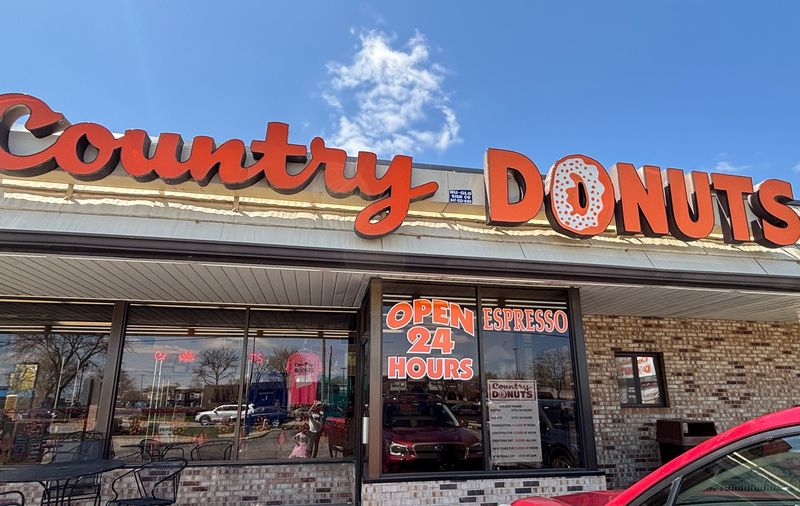 Country Donuts, Crystal Lake, IL