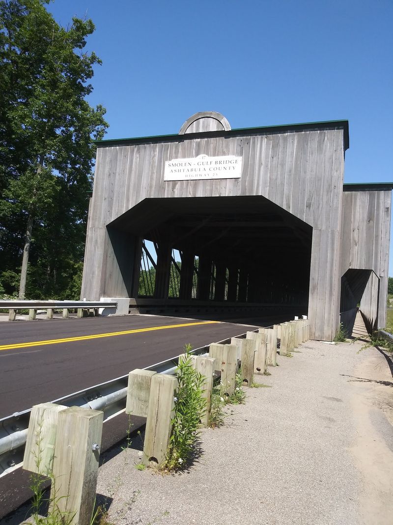 Covered Bridges and the Surrounding Countryside Covered Bridges and the Surrounding Countryside