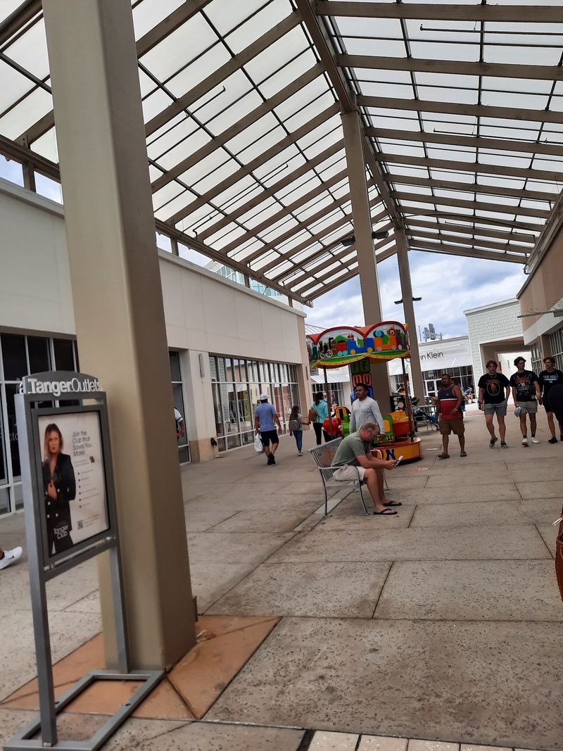 Covered Walkways That Beat the Weather Covered Walkways That Beat the Weather