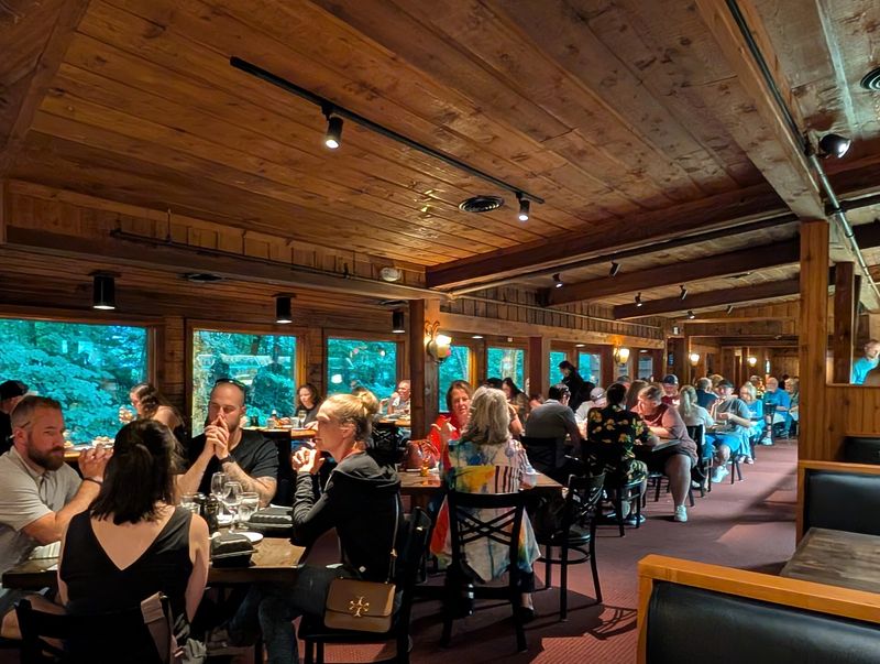 Cozy Dining Rooms and Their Moods Cozy Dining Rooms and Their Moods