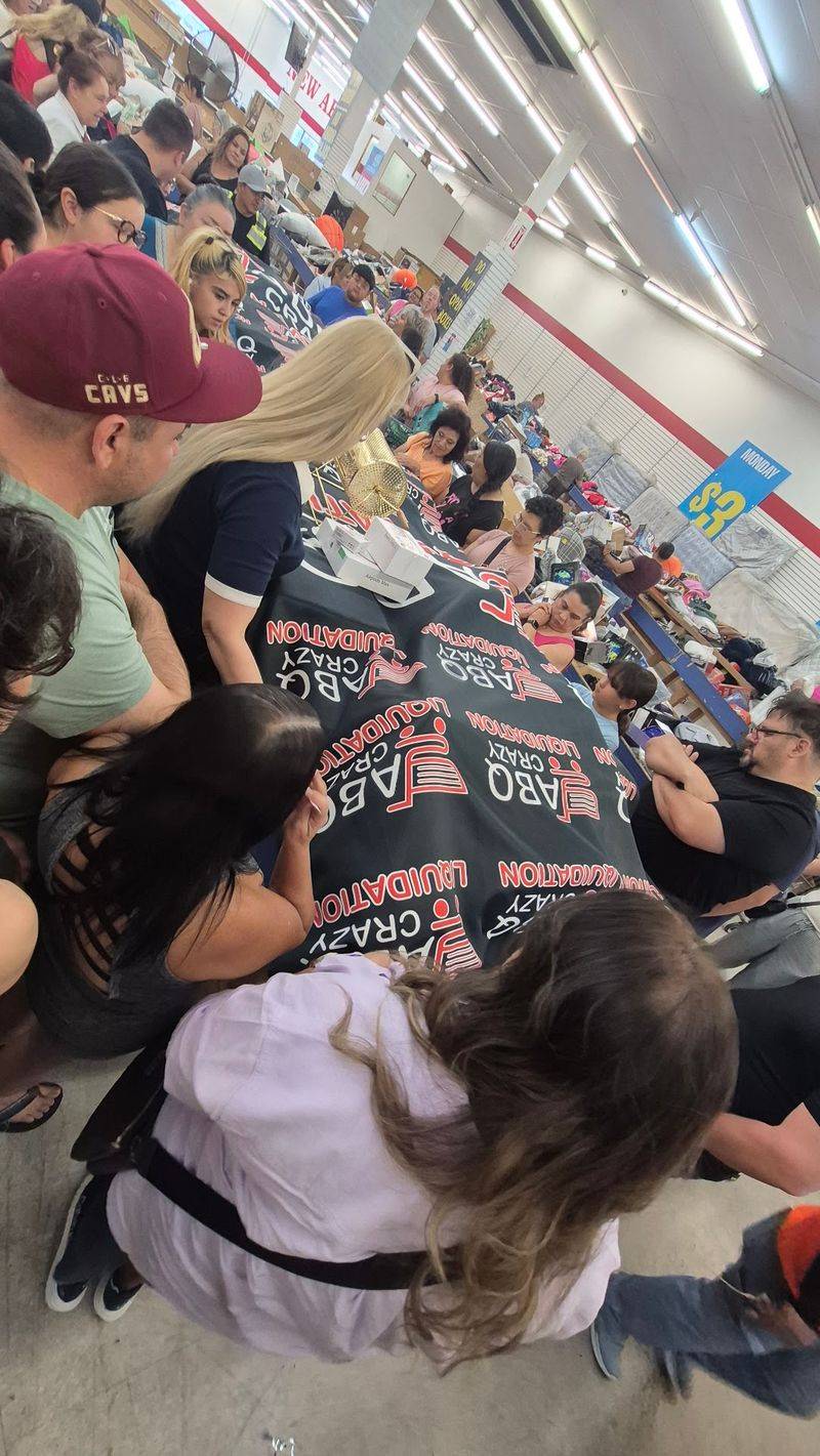 Crowds, Chaos, and the Name Crowds, Chaos, and the Name