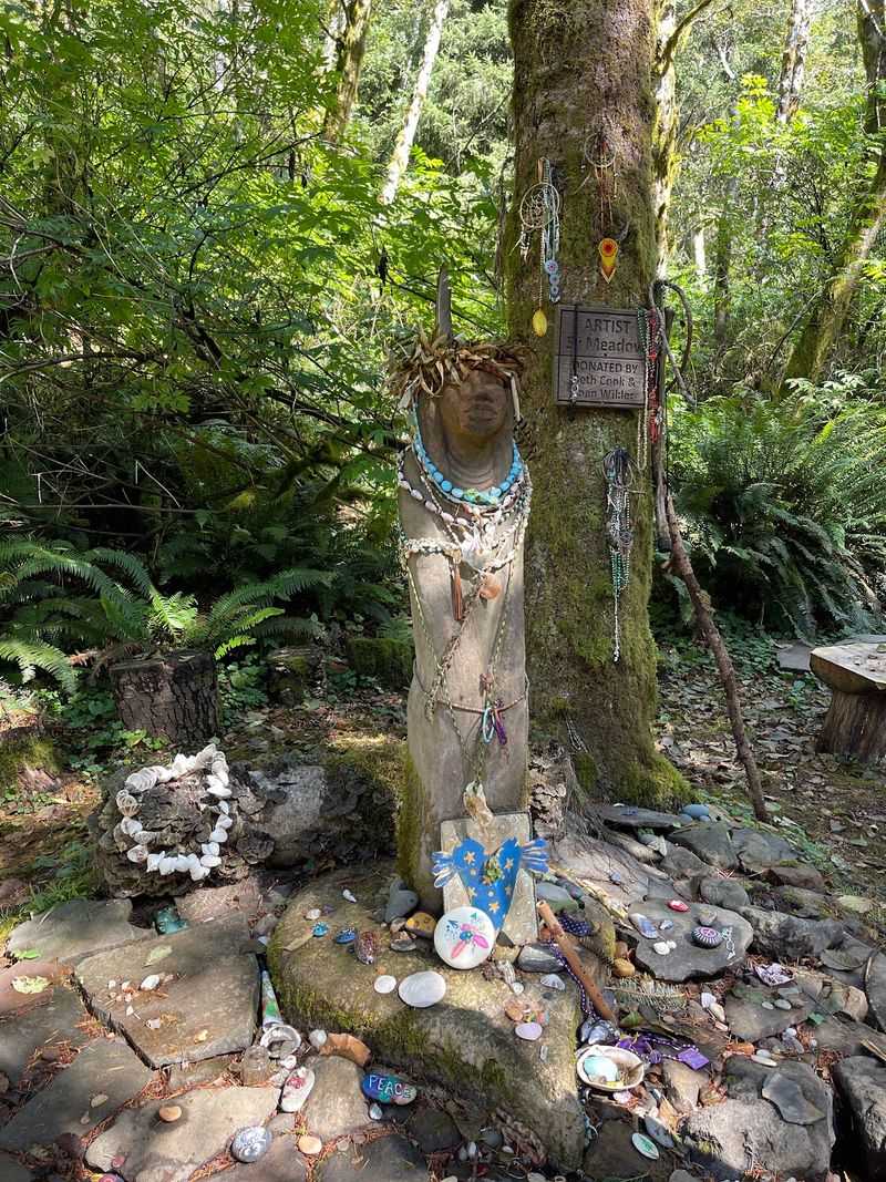 Cultural Statues and a Sacred Feeling Cultural Statues and a Sacred Feeling