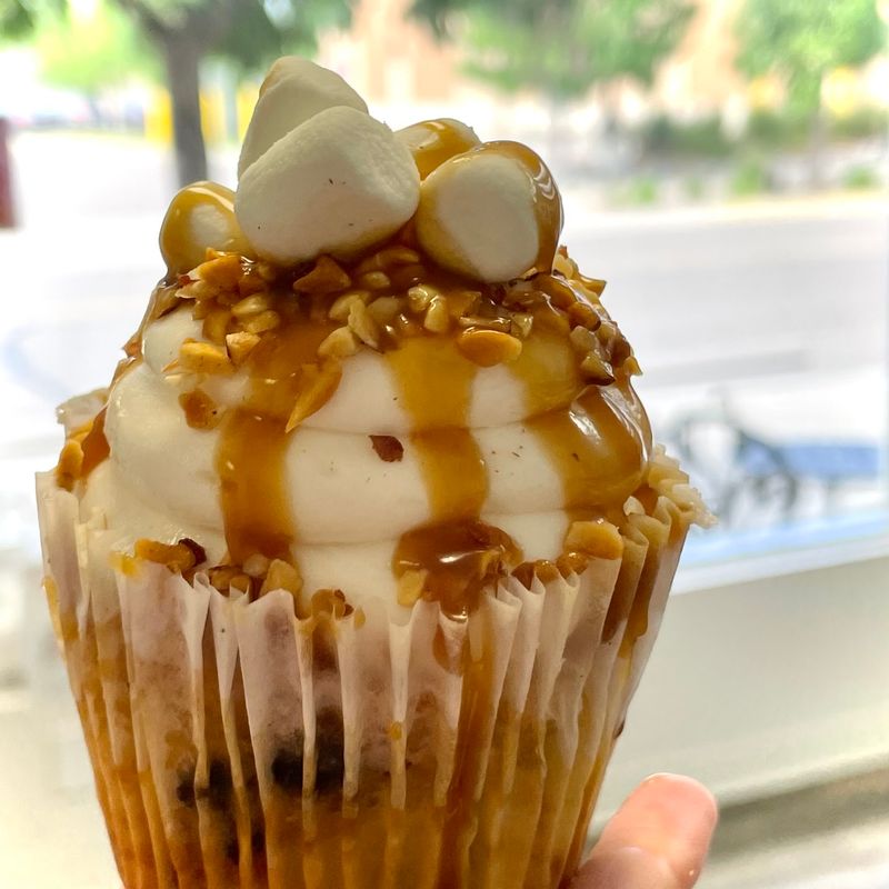 Cupcakes and Cakes That Hold Up to Any Occasion