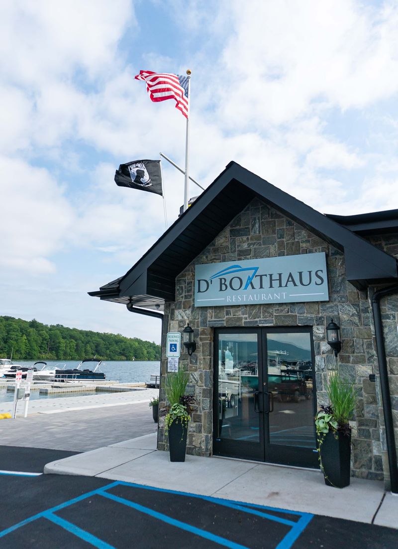 D'Boathaus Restaurant, Hewitt, NJ