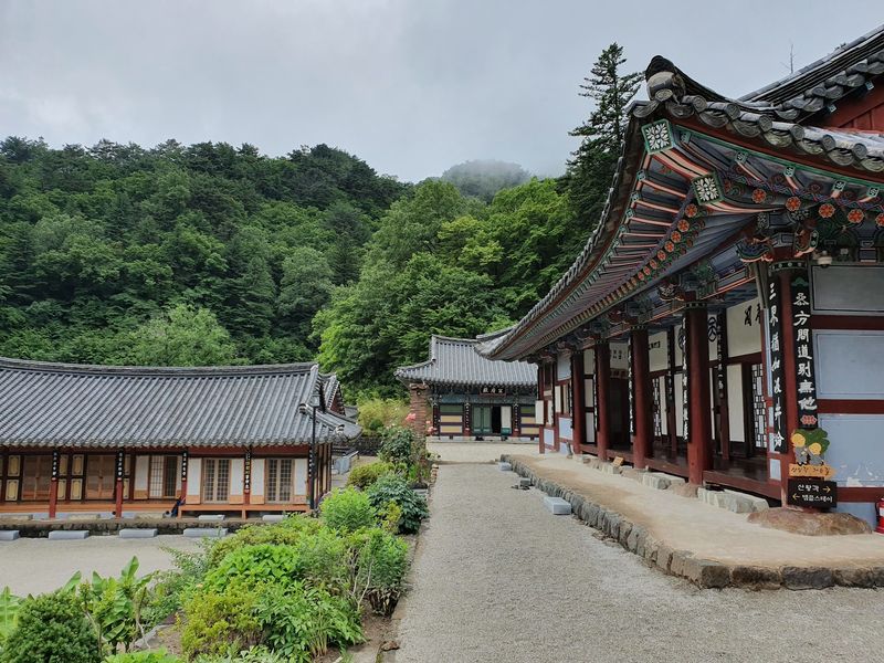 Daewonsa Temple and Valley, Sancheong, Gyeongsangnam-do Daewonsa Temple and Valley, Sancheong, Gyeongsangnam-do
