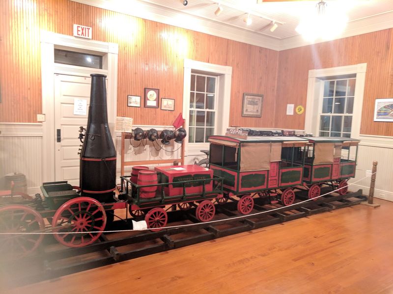 Décor That Tells a Railroad Tale Décor That Tells a Railroad Tale