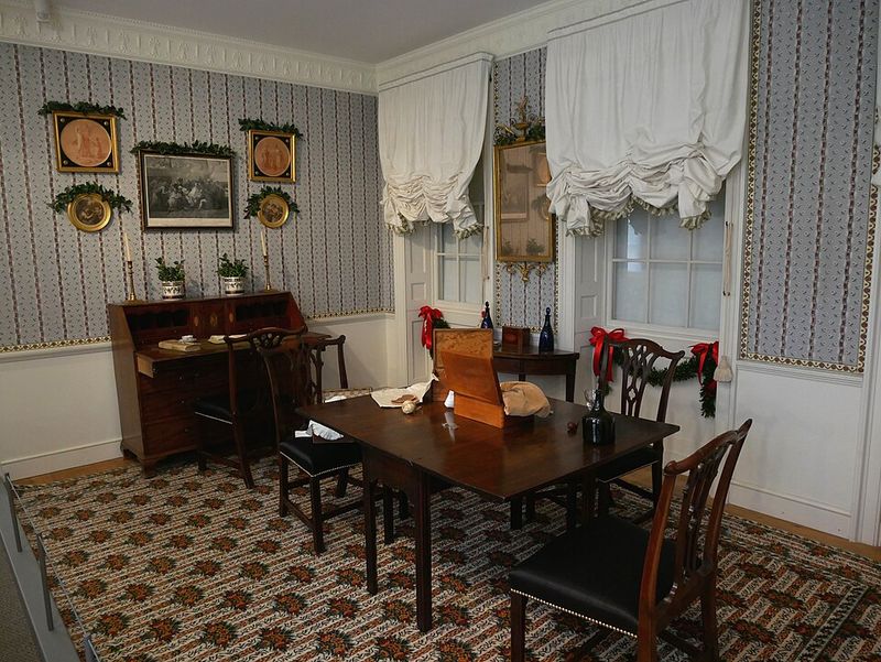 Decorating the Home With Furniture and Personal Objects