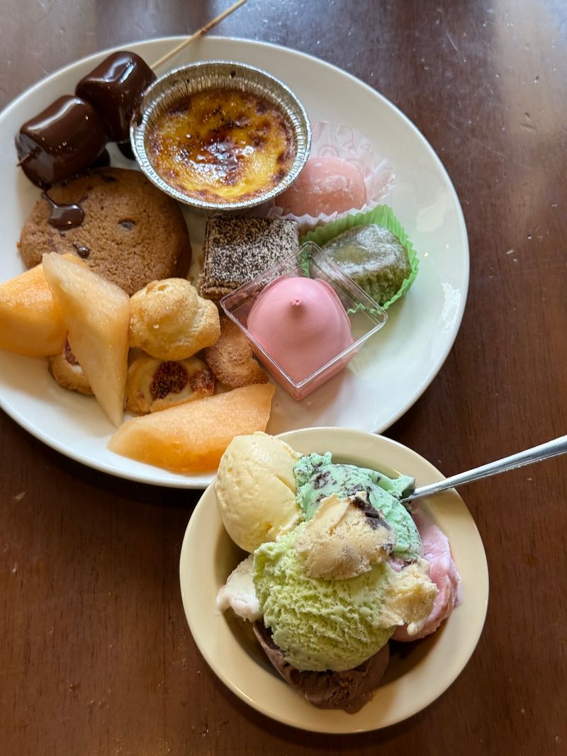 Dim Sum, Chinese Classics, and Sweet Endings Dim Sum, Chinese Classics, and Sweet Endings