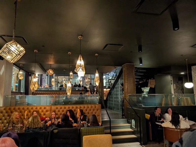 Dinner Service That Turns a Night Out Into an Event Dinner Service That Turns a Night Out Into an Event