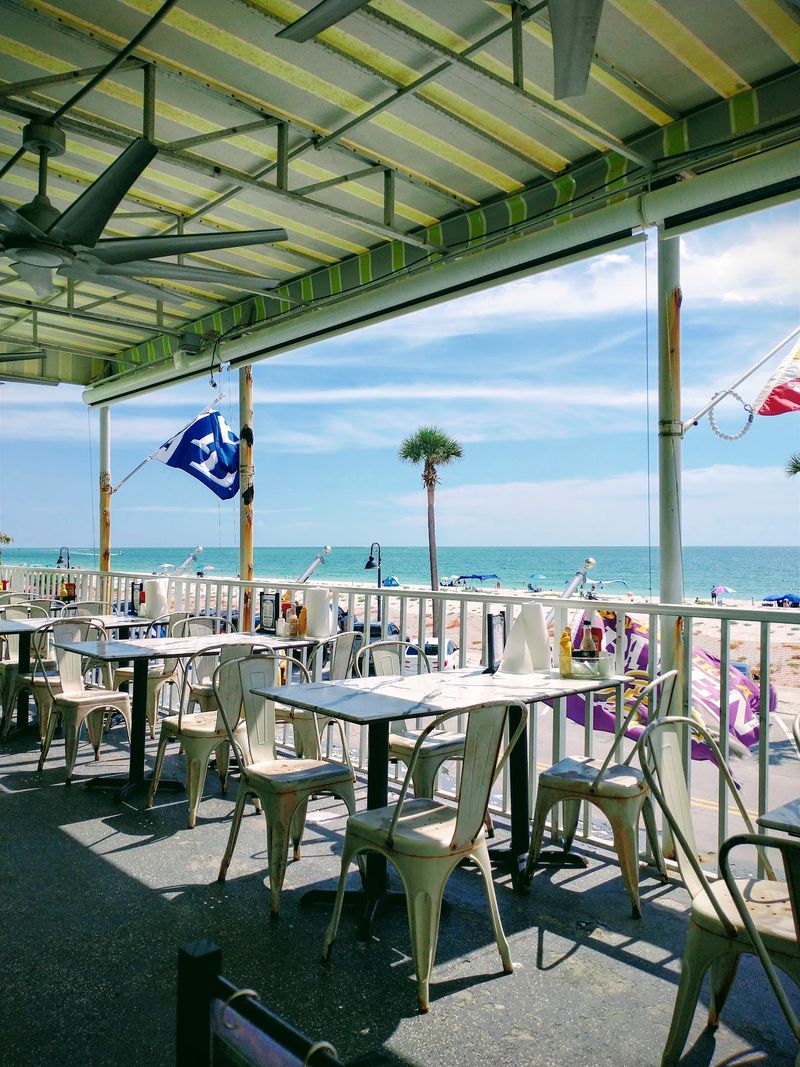 Dog-Friendly Terrace and Warm Service Dog-Friendly Terrace and Warm Service