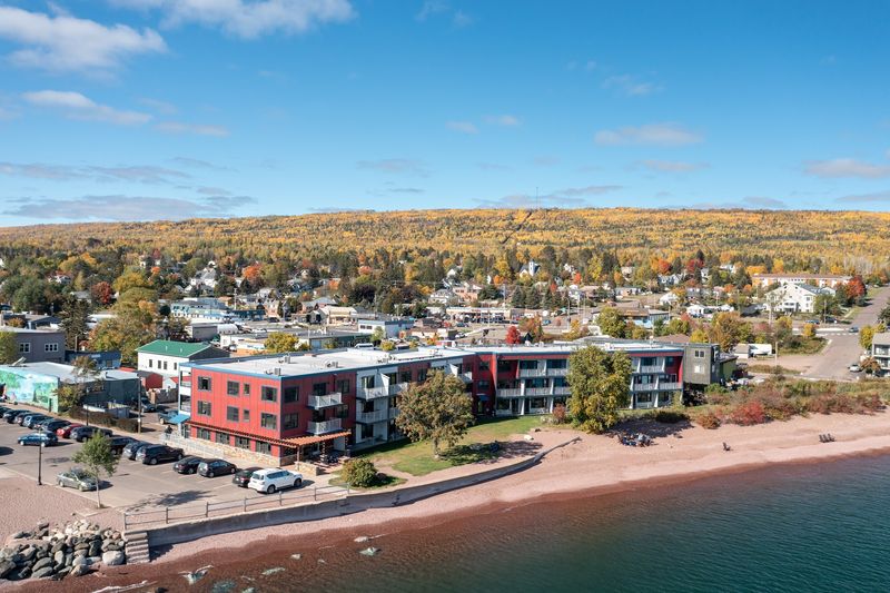 East Bay Suites - Grand Marais