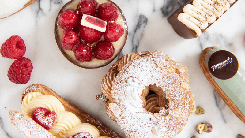 Eclairs, Macarons, and Pretty Tarts Eclairs, Macarons, and Pretty Tarts