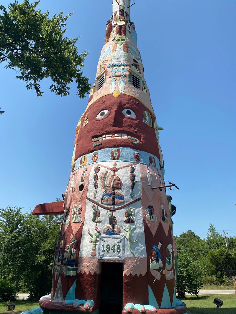 Ed Galloway's Totem Pole Park, Chelsea, OK