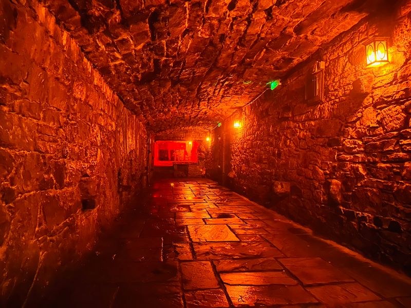 Edinburgh's Underground Vaults, Scotland Edinburgh's Underground Vaults, Scotland