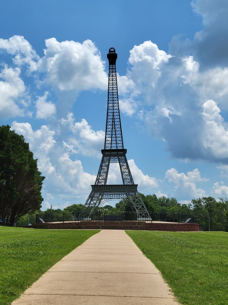 Eiffel Tower Park, Paris, TN Eiffel Tower Park, Paris, TN