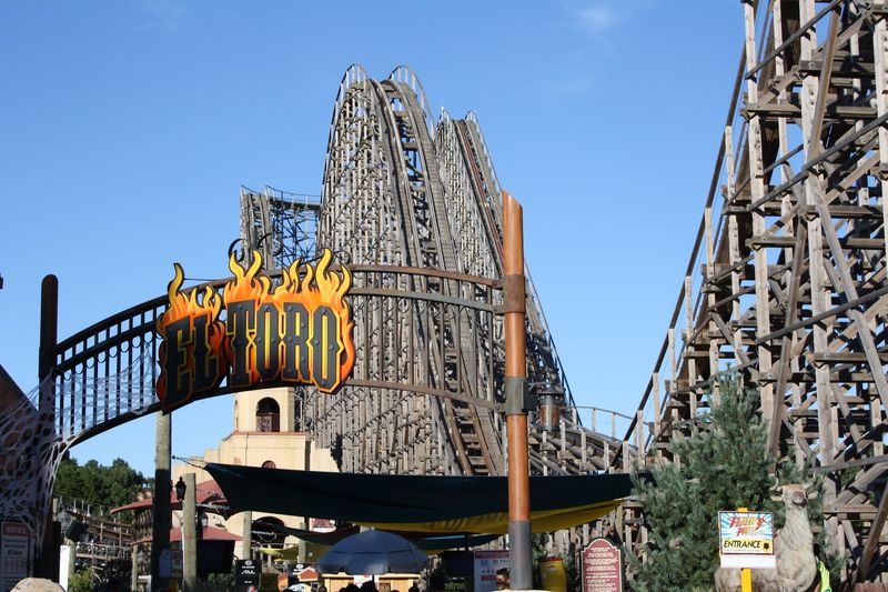 El Toro - Six Flags Great Adventure, New Jersey El Toro - Six Flags Great Adventure, New Jersey